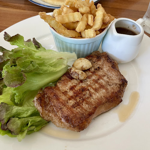 Hug Restaurant - อำเภอเมืองยโสธร