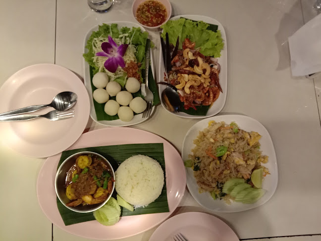 ร้านอาหารสนแก้ว ซีฟู๊ด - การบริการอาหารและที่พัก
