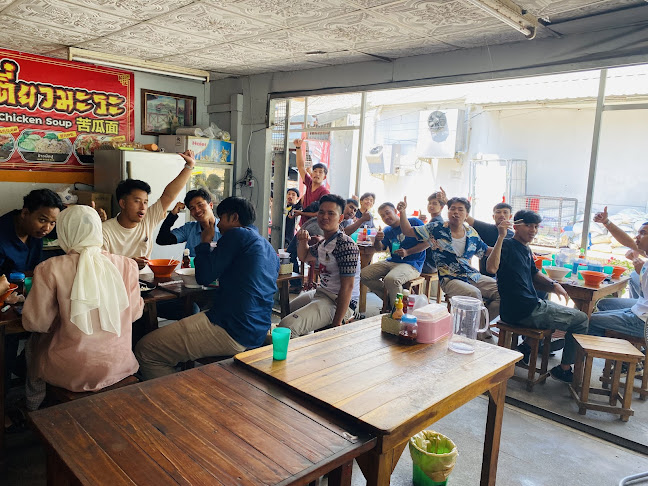 ร้านก๋วยเตี๋ยวไก่​ เนื้อ​ ตุ๋น​ HALAL FOOD สาขา 2 ตลาดแหลมดิน​ @samui