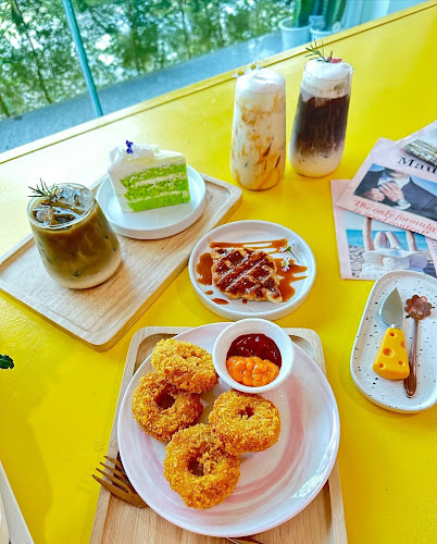 Shalala Cafe' X Studio (ชาลาล่า คาเฟ่) - การบริการอาหารและที่พัก
