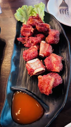 Lake Side - การบริการอาหารและที่พัก