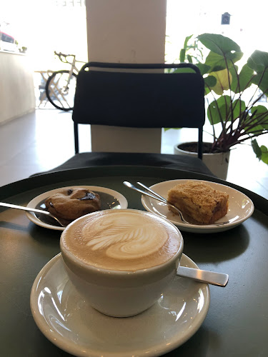 RestDay Coffee Bar & Bake House - การบริการอาหารและที่พัก