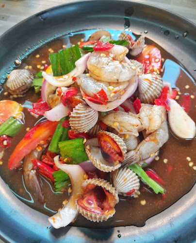 ยำรสเด็ดตลาดโต้รุ่งโสภณพัทยาใต้ - อำเภอบางละมุง