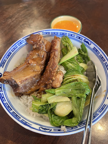 บำรุงเธอ Eatery and Coffee - การบริการอาหารและที่พัก