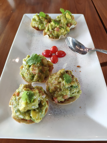 99, 33 ถนน อำเภอ ตำบล วิชิต อำเภอเมืองภูเก็ต ภูเก็ต 83000