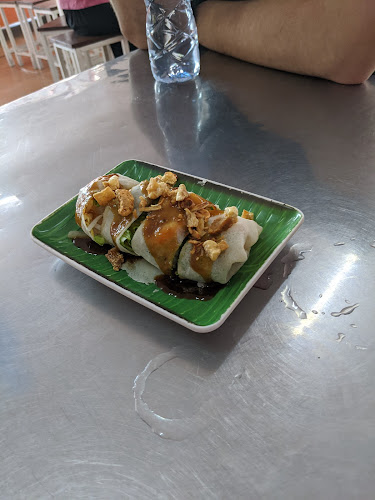 ลกเที้ยน ศูนย์รวมอาหารพื้นเมืองภูเก็ต - การบริการอาหารและที่พัก