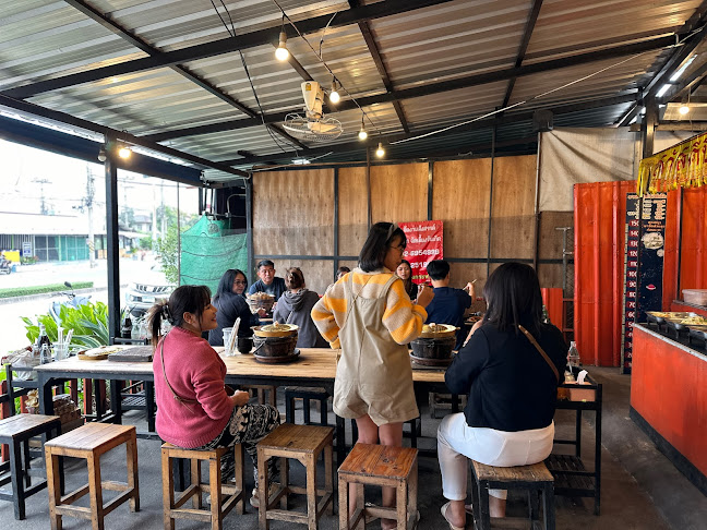 คุณชัช หมูย่างกระทะทอง สาขาแยกบ้านนายกฯ สี่มุมเมือง - การบริการอาหารและที่พัก