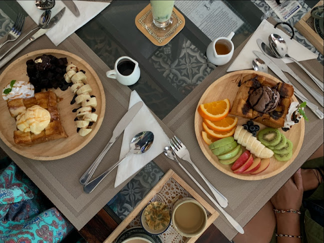 PhumPhor Coffee​ Restaurant​ ภูมิพ่อ คอฟฟี่เรสเตอรองท์ - การบริการอาหารและที่พัก