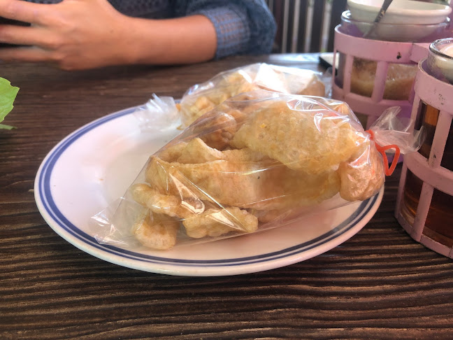 ก๋วยเตี๋ยวเรือนายคล้าย - การบริการอาหารและที่พัก