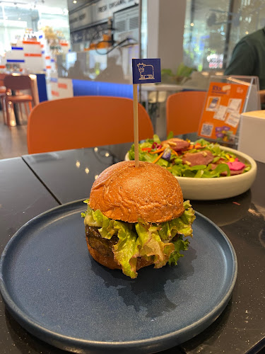 68 ถนนสุขุมวิท 21 อโศก บ้านก้ามปู แขวง คลองเตยเหนือ เขตวัฒนา คลองเตยเหนือ วัฒนา กรุงเทพมหานคร 10110