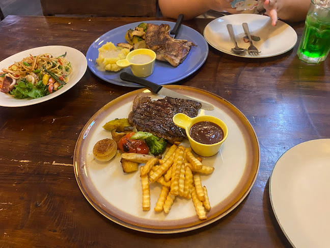 US STEAK BURGER&BBQ - การบริการอาหารและที่พัก