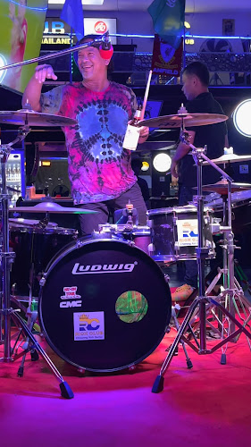 Rich Club - การบริการอาหารและที่พัก