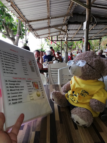 Daeng's Restaurant - การบริการอาหารและที่พัก