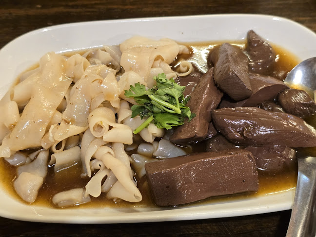 ตั้งฮั้งชวง อากงเป็ดพะโล้ ก๋วยเตี๋ยวเป็ด - การบริการอาหารและที่พัก