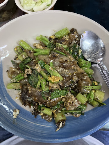 ติ๋ม ราดหน้าไก่ไทย คะน้ากรอบ - อำเภอเมืองพิษณุโลก