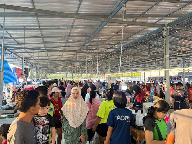 ตลาดนัดปั้มบางลา - การบริการอาหารและที่พัก