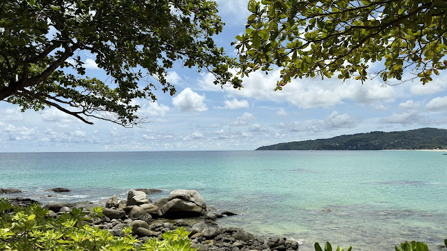 ออน เดอะ ร๊อค - การบริการอาหารและที่พัก