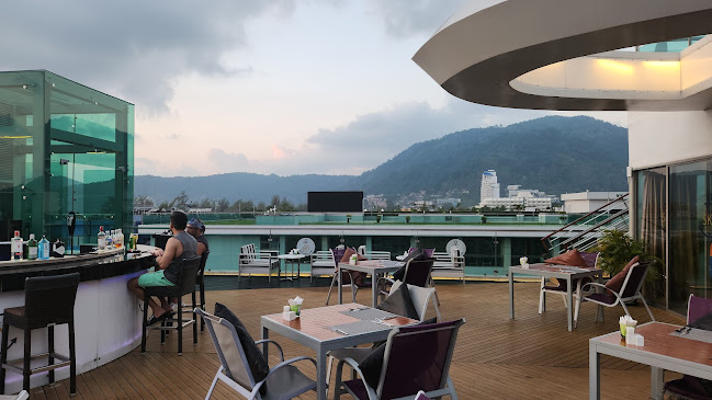 คี สกายเล้าท์ ลูฟท๊อป - การบริการอาหารและที่พัก