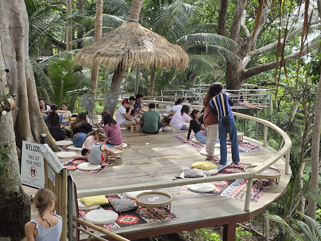 เสื่อผืน หมอนใบ - การบริการอาหารและที่พัก