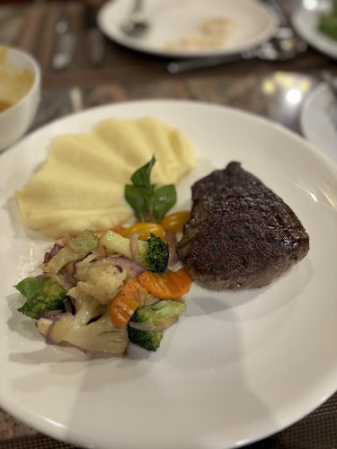 Opinii despre Chez Andy Swiss Restaurant & Steak House în อำเภอเมืองนครราชสีมา - การบริการอาหารและที่พัก