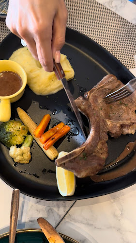 ลา พิคโคล่า คาเฟ่ แอนด์ เรสเตอรรอง