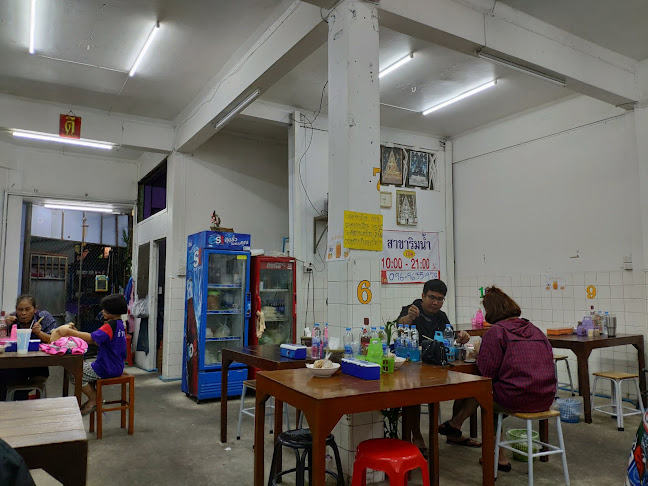 ก๋วยเตี๋ยวไก่ติงลี่ - การบริการอาหารและที่พัก