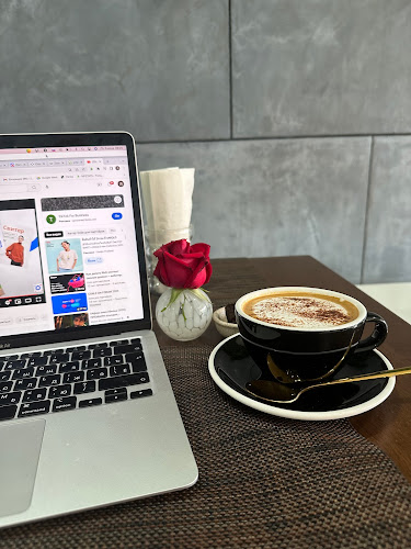 Crème Café Phuket - อำเภอเมืองภูเก็ต