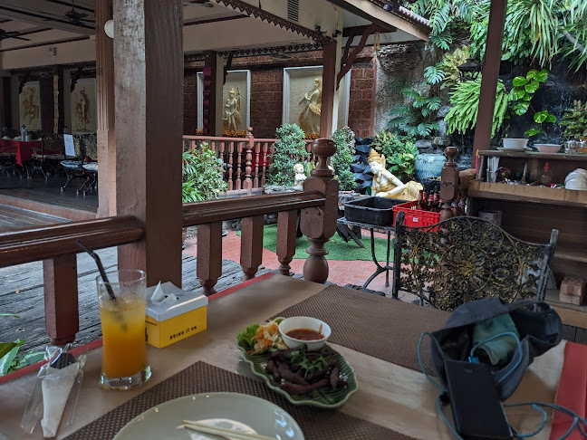 เรือนไทย พัทยา - การบริการอาหารและที่พัก