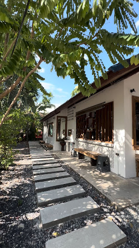 Khao Phra Cafe & Eatery