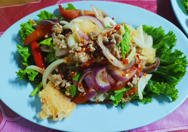 ยกยอไทหล่ม - การบริการอาหารและที่พัก