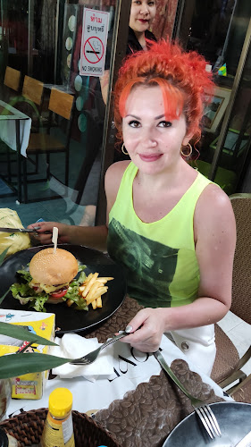 Art space cafe - การบริการอาหารและที่พัก