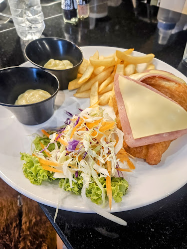 Lafayette - การบริการอาหารและที่พัก