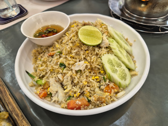 แหลมเจริญ ซีฟู้ด ระยอง - การบริการอาหารและที่พัก