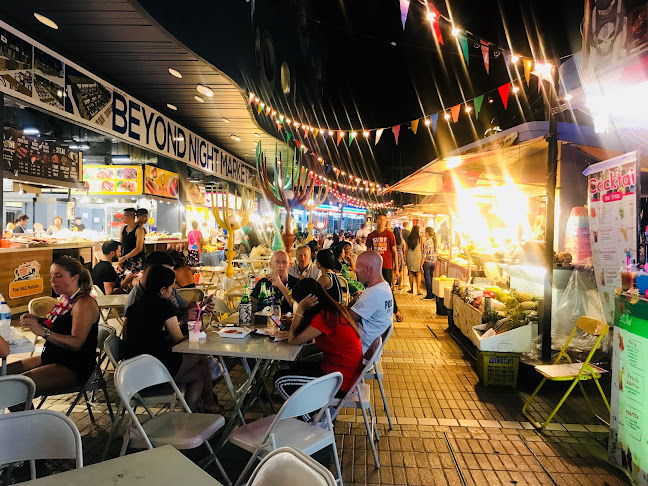 Beyond night market - การบริการอาหารและที่พัก
