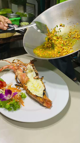 Opinii despre THE NEW Restaurant în อำเภอกะทู้ - การบริการอาหารและที่พัก