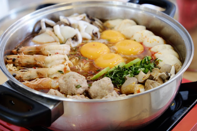 231 ร้านพิเศษ ตั้งอยู่ในโรงแรมสิริ ใกล้ๆที่ว่าการ ถ. เยาวราช อำเภอเมืองภูเก็ต ภูเก็ต 83000