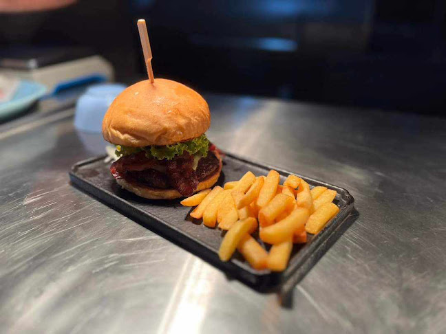 Comentarii opinii despre 夜市Michael's Bar - Phuket Town