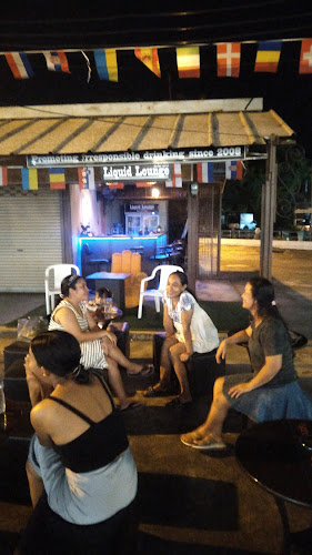 Walking Street Night Market - การบริการอาหารและที่พัก