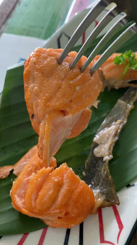 ร้านกินผักคาเฟ่ นครปฐม - การบริการอาหารและที่พัก