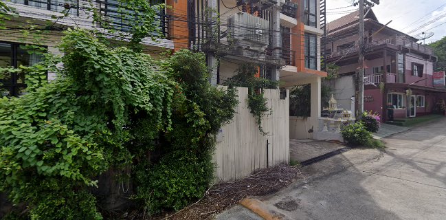 Famous Bar - Koh Samui - Bar - Pool - Thai Food