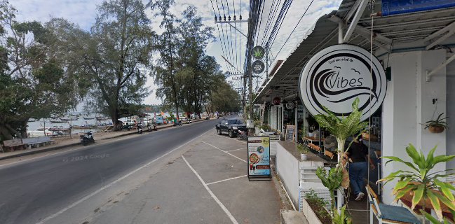 Opinii despre ไวบส์ แอท ราไวย์ บีช în อำเภอเมืองภูเก็ต - การบริการอาหารและที่พัก