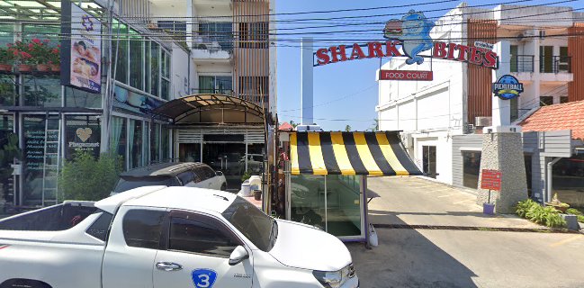 Shark Bites - Pool Bar and Pickleball