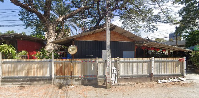 ครัวอภิรัตต์ริมทางรถไฟ