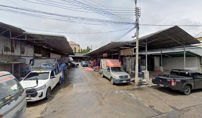 แมวดา ไก่สด (ตลาดย่าโม)