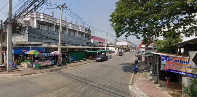 ไส้กรอกแดงทอดชิ้นละ 1 บาท (เจ้าแรกในพะเยา)