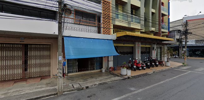 Small Table Food and Beverage